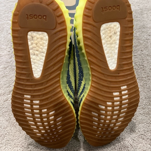 Yeezy 350 v2 Frozen Yellow - Picture 6 of 6